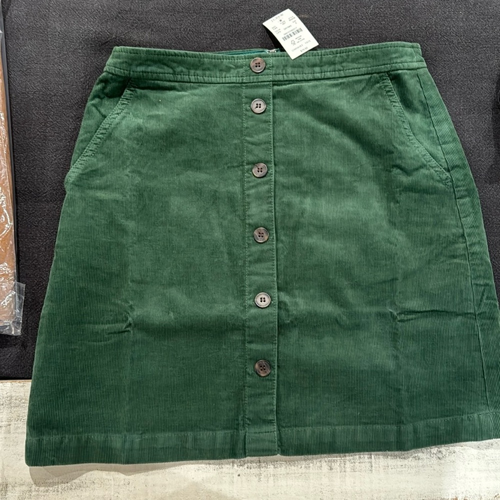 New with tags J. Crew green corduroy skirt size 6